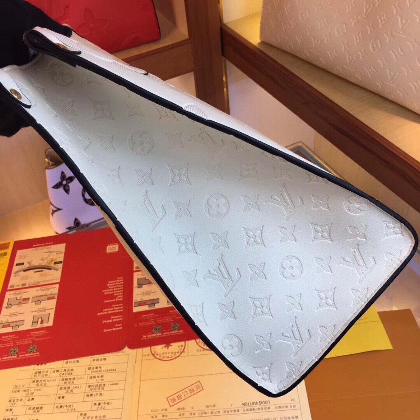 LV On The Go Bag White Leather 41cm large