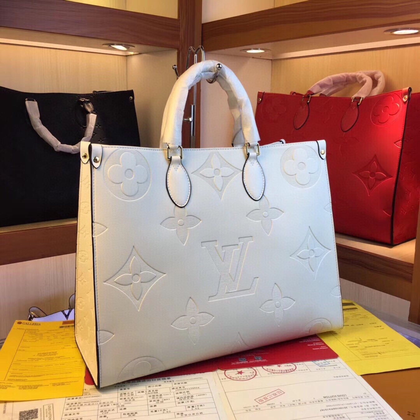 LV On The Go Bag White Leather 41cm large