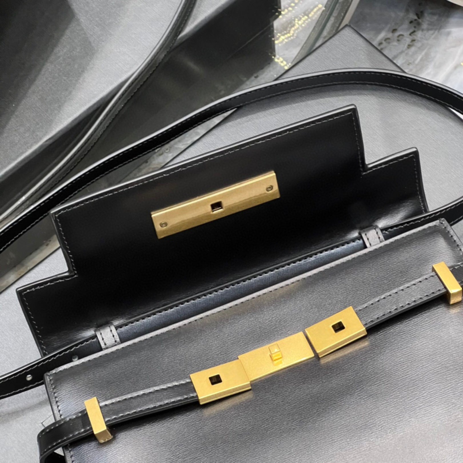 Bolsa YSL Manhattan Preta pequena