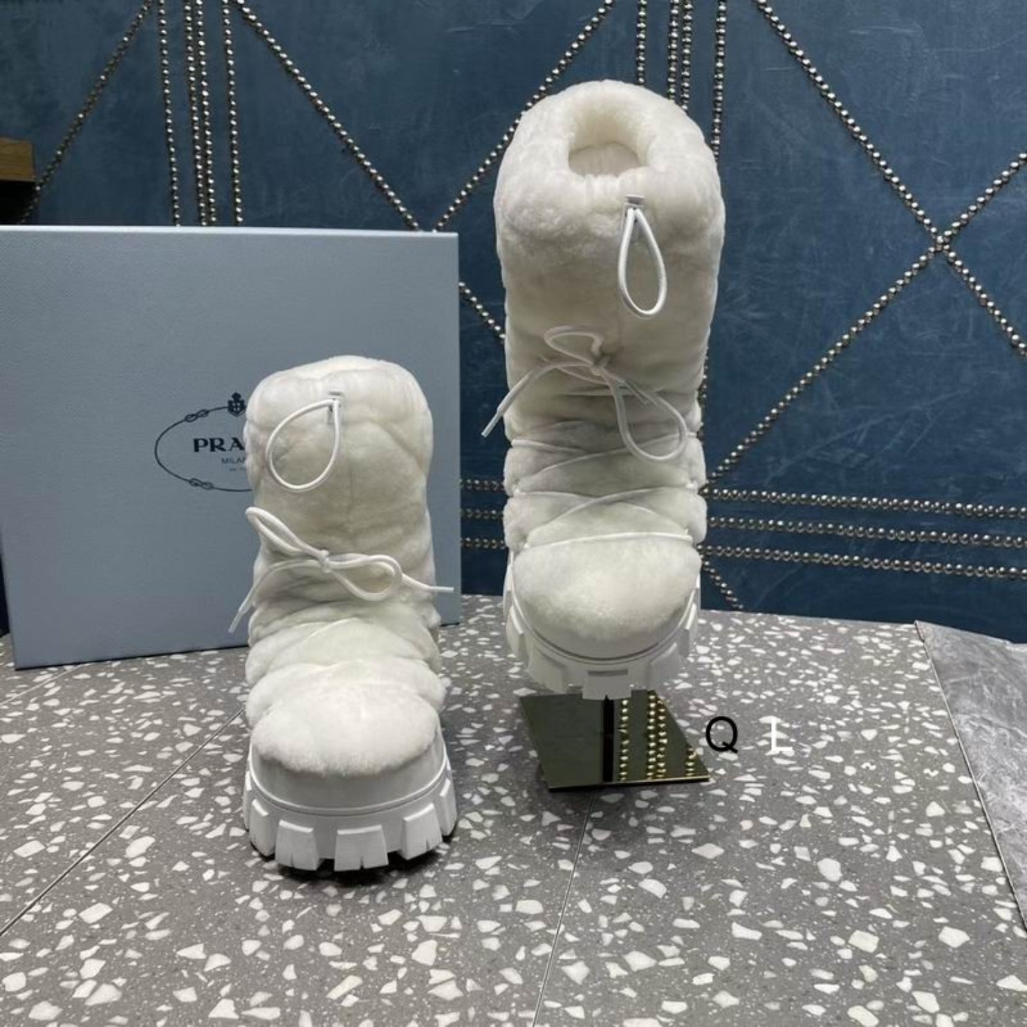 PRD Apres White Boots with Fur