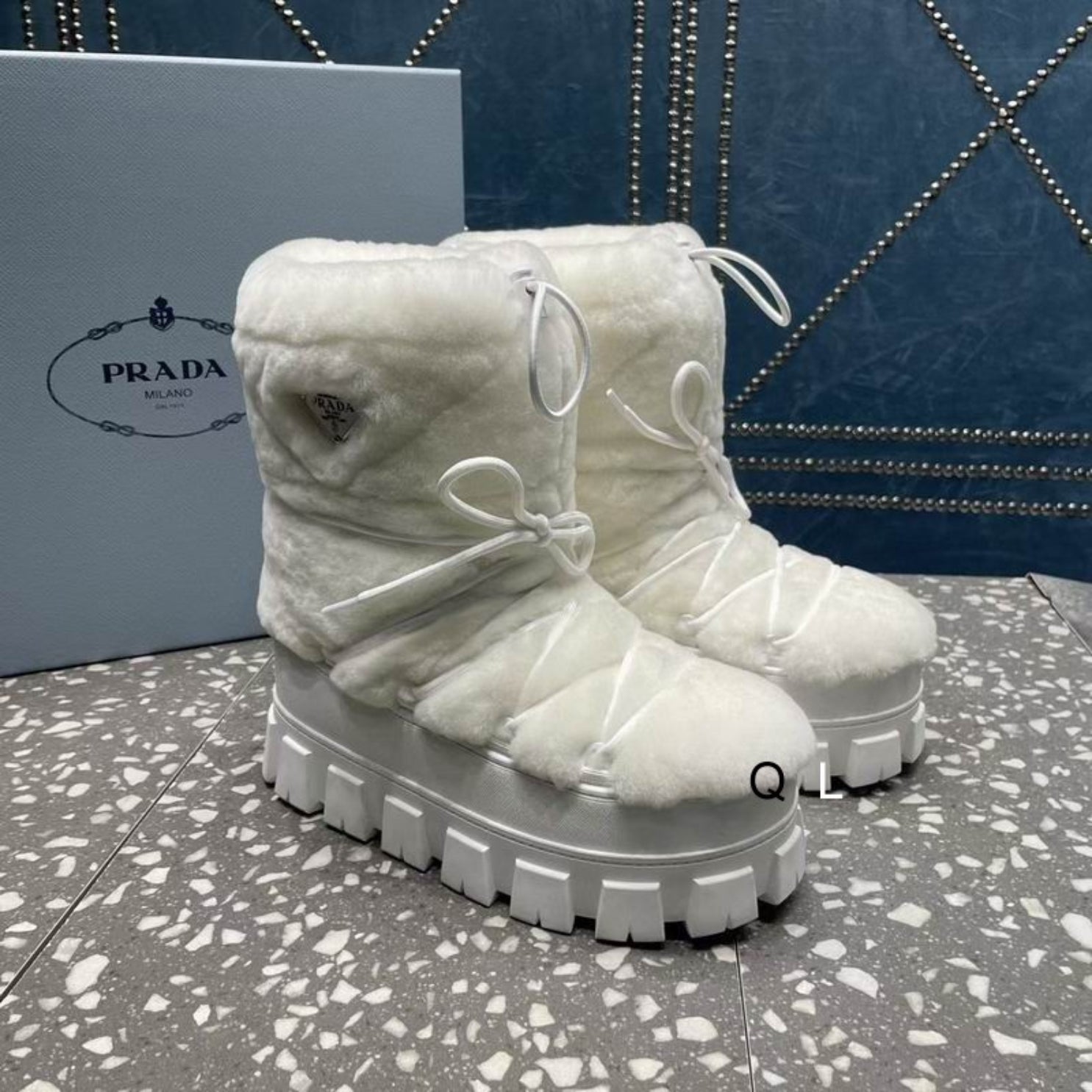 PRD Apres White Boots with Fur