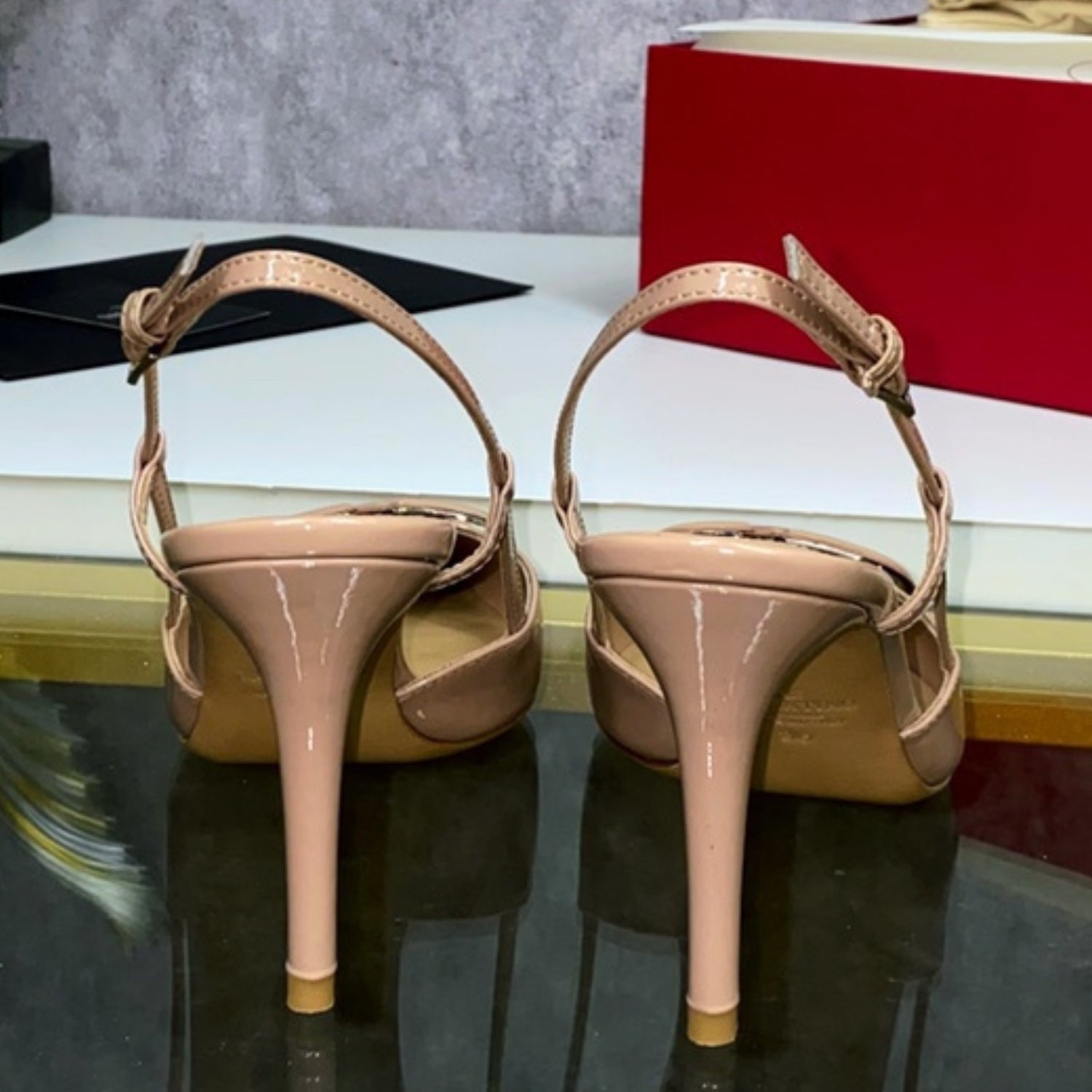 VLT Pink Leather Pumps with Front Logo 8cm Heel