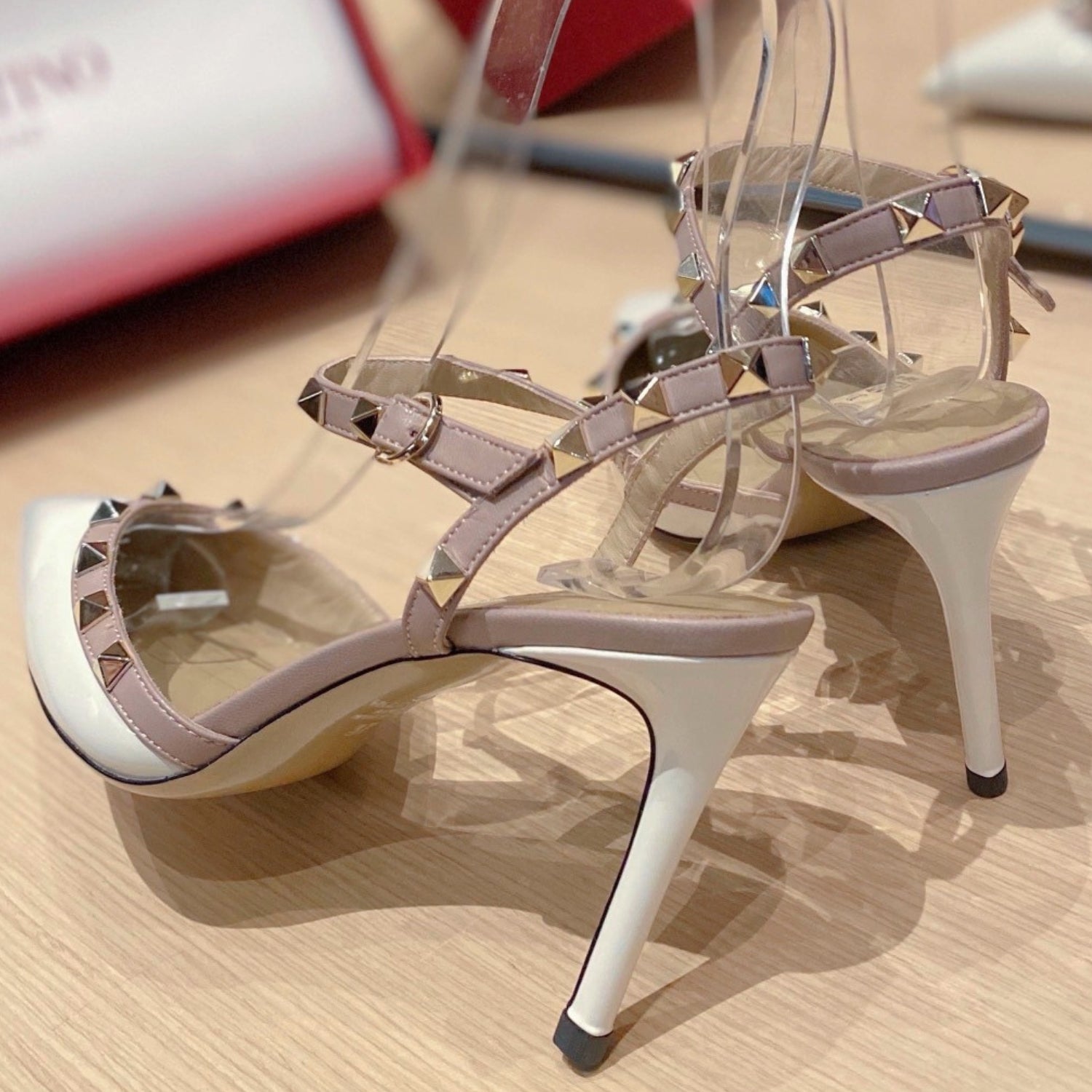 VLT White Leather Pumps with 9cm Heel Details