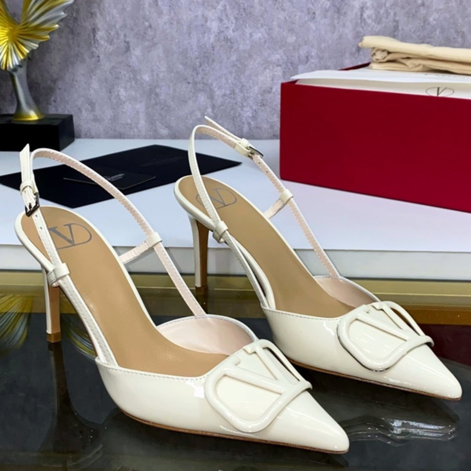 VLT Off-White Leather Pump with Front Logo 8cm Heel
