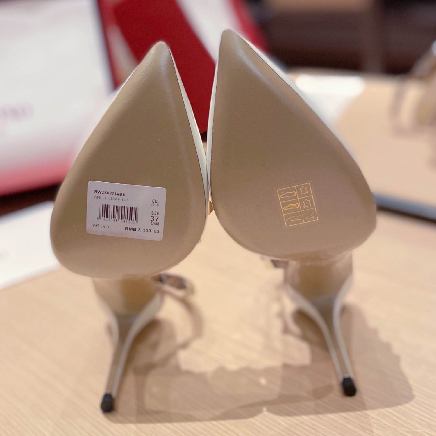 VLT White Leather Pumps with Side Details, 9cm Heel