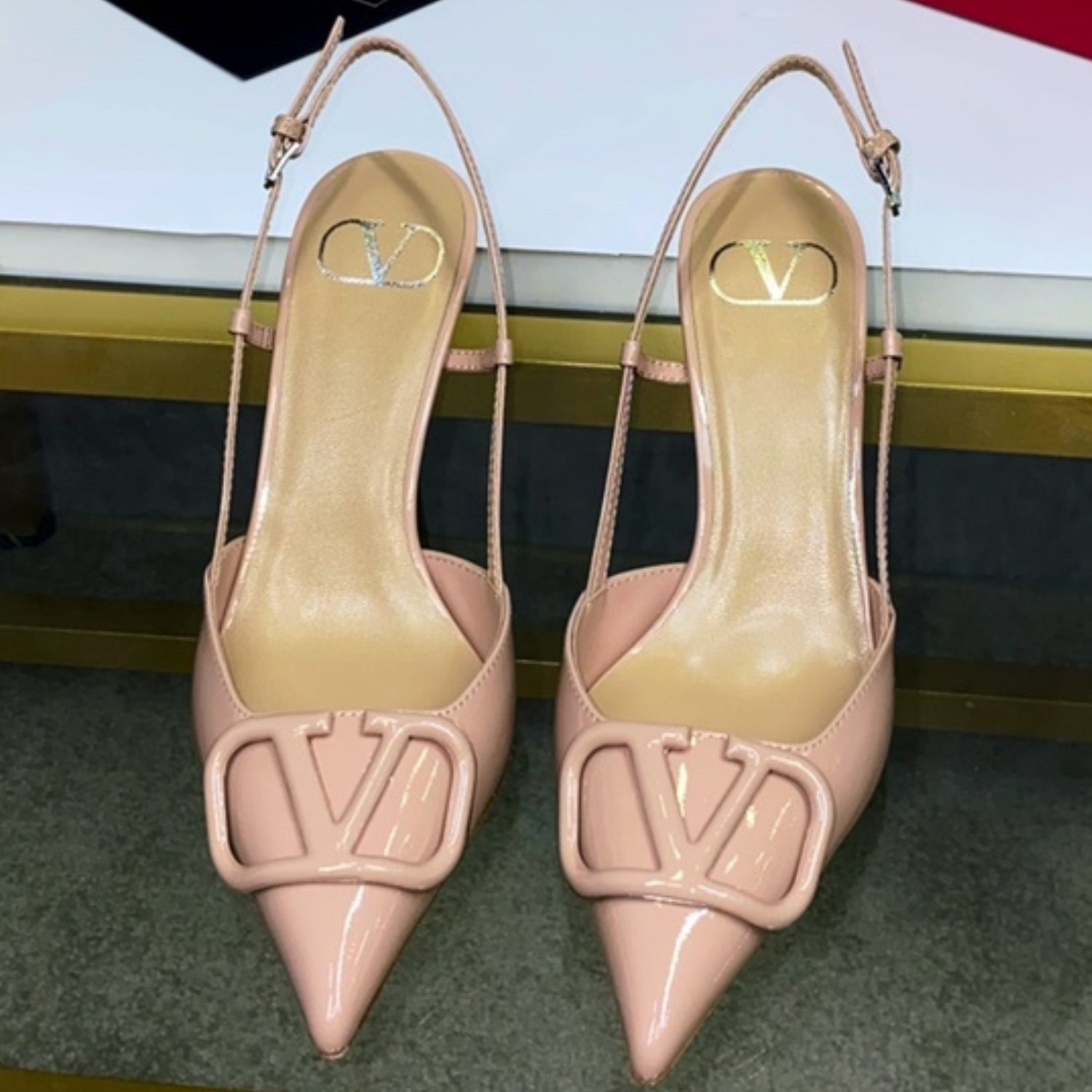 VLT Pink Leather Pumps with 9cm Heel Details