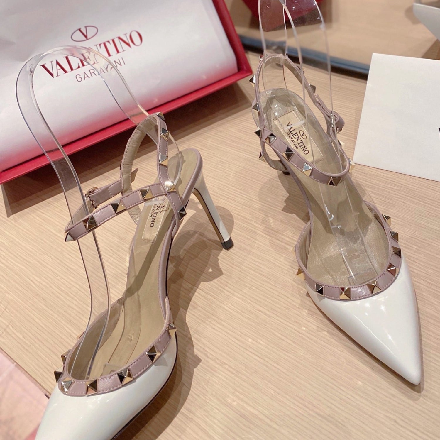 VLT White Leather Pumps with 9cm Heel Details