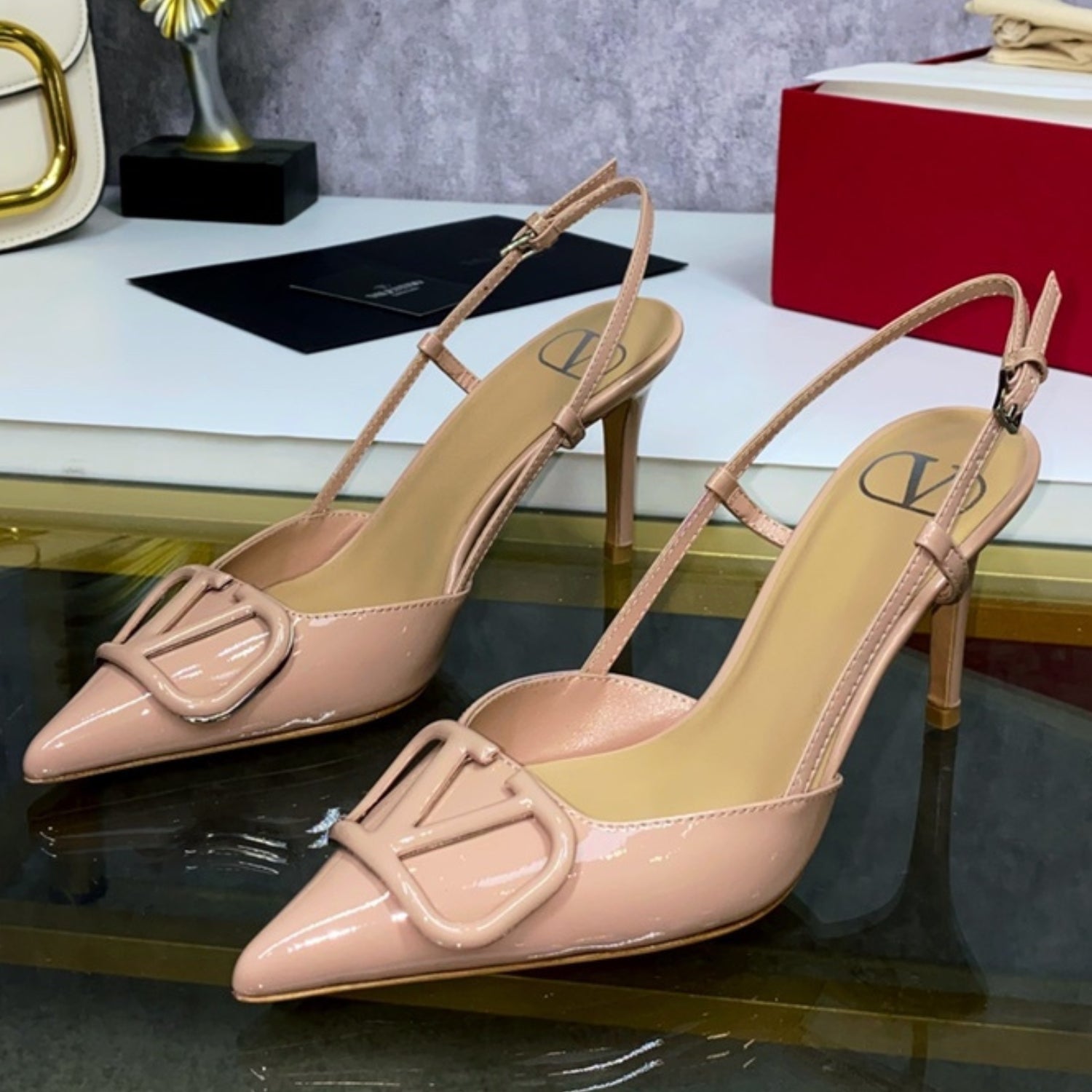 VLT Pink Leather Pumps with 9cm Heel Details