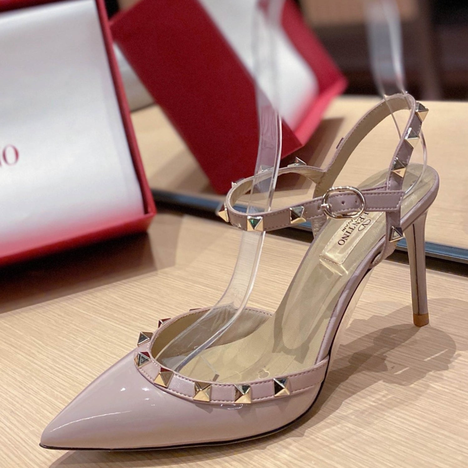 VLT Light brown leather pump with details, 9cm heel