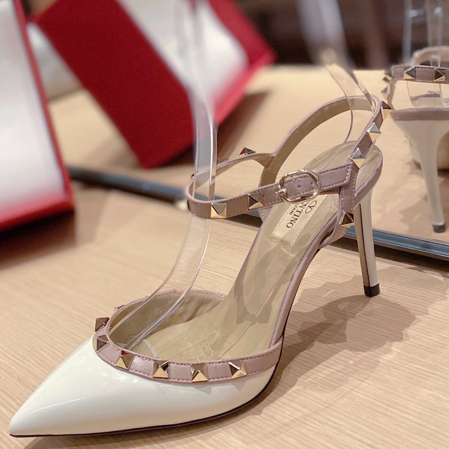 VLT White Leather Pumps with 9cm Heel Details