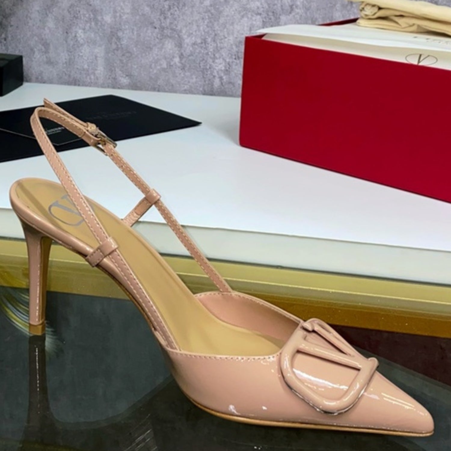 VLT Pink Leather Pumps with 9cm Heel Details