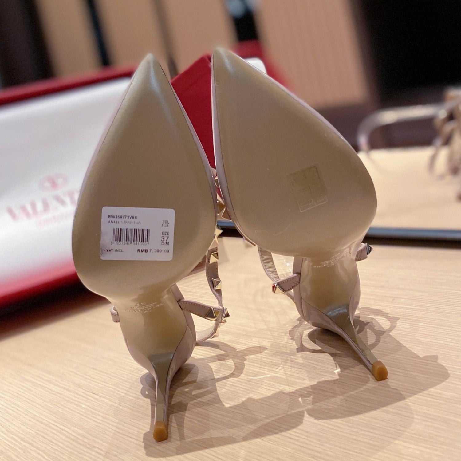 VLT Light brown leather pump with details, 9cm heel