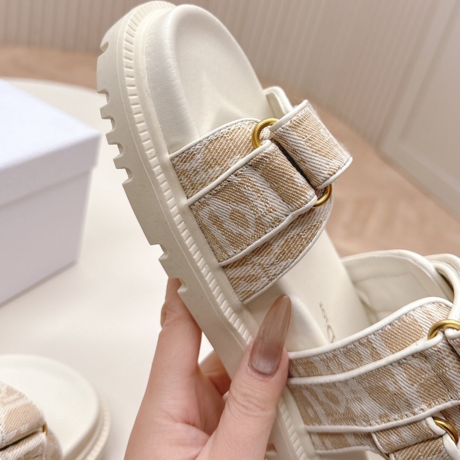 White and Beige Dio Dioract Sandal