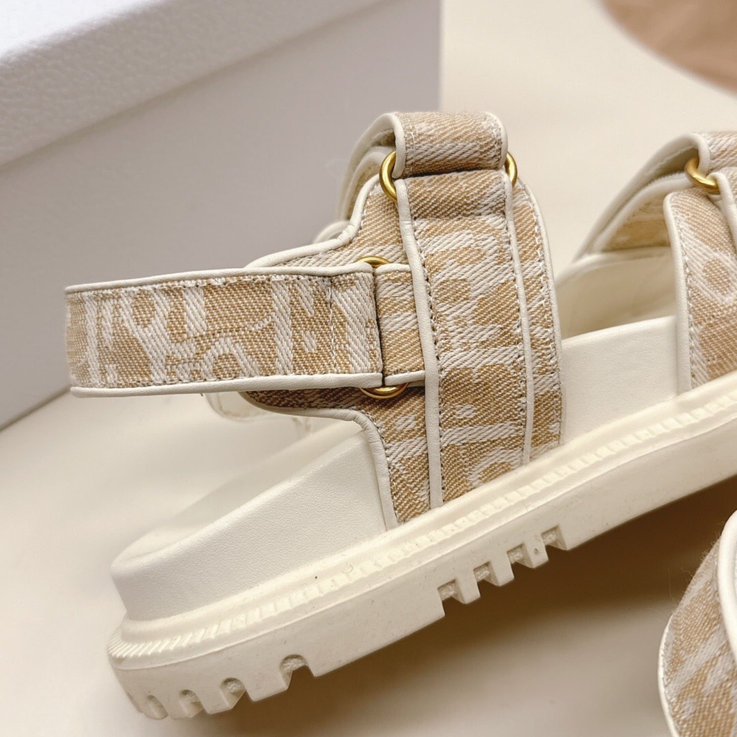 White and Beige Dio Dioract Sandal