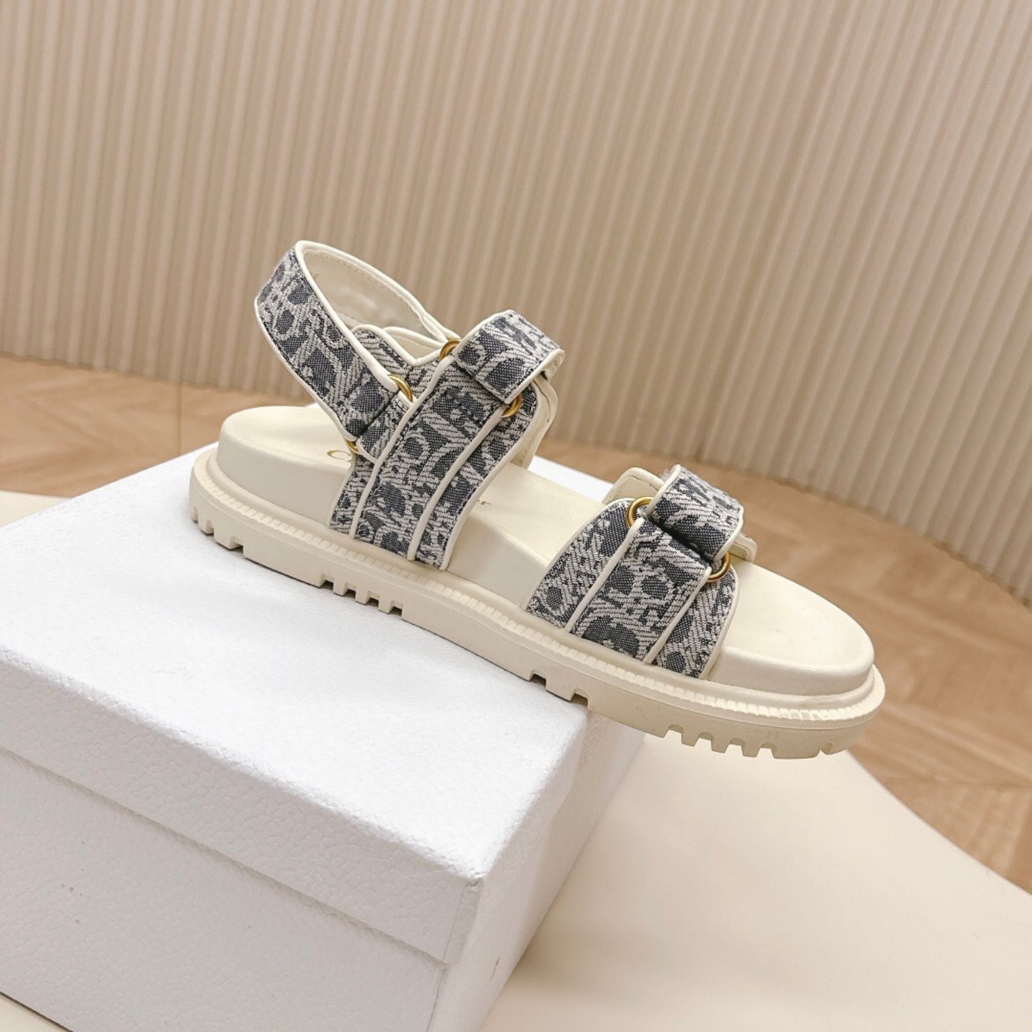 White and Gray Dio Dioract Sandal