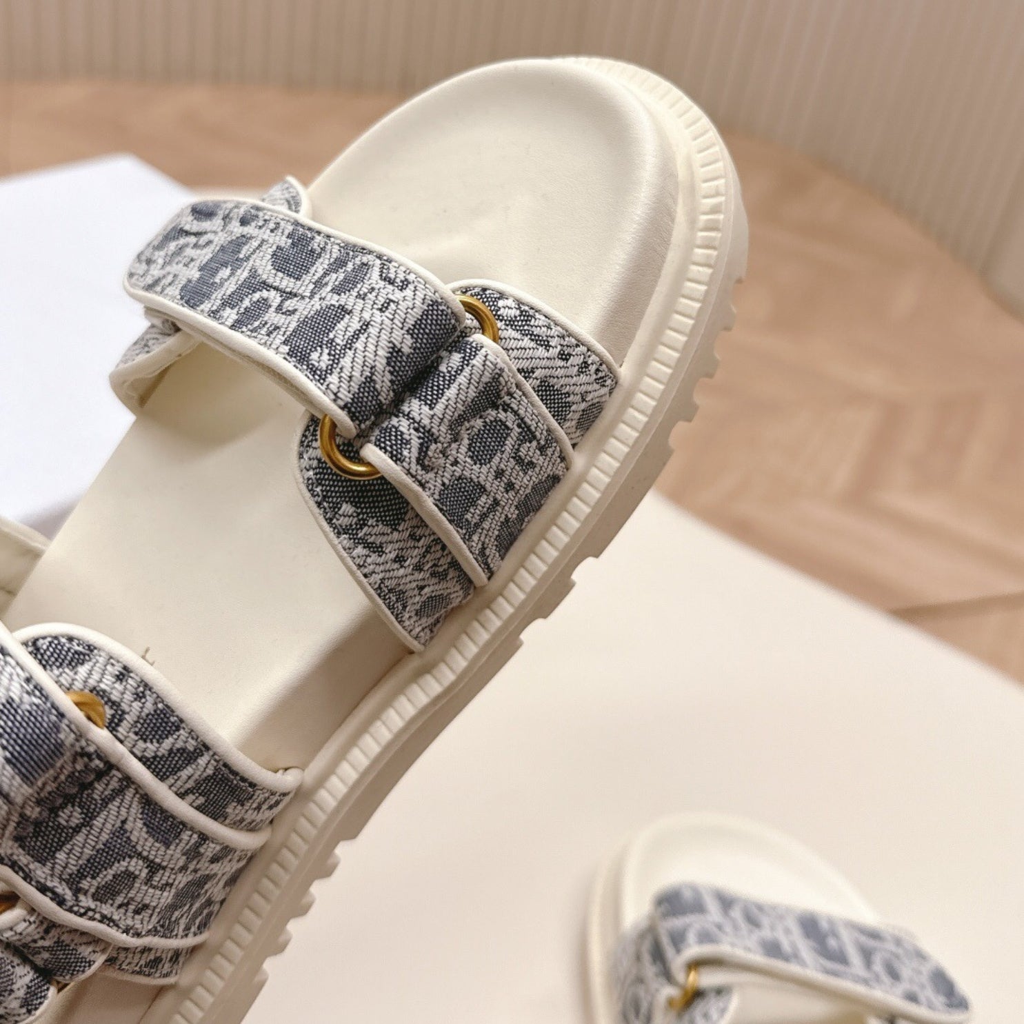 White and Gray Dio Dioract Sandal