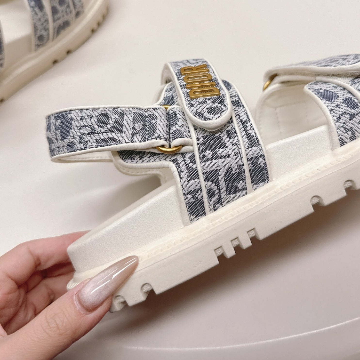 White and Gray Dio Dioract Sandal