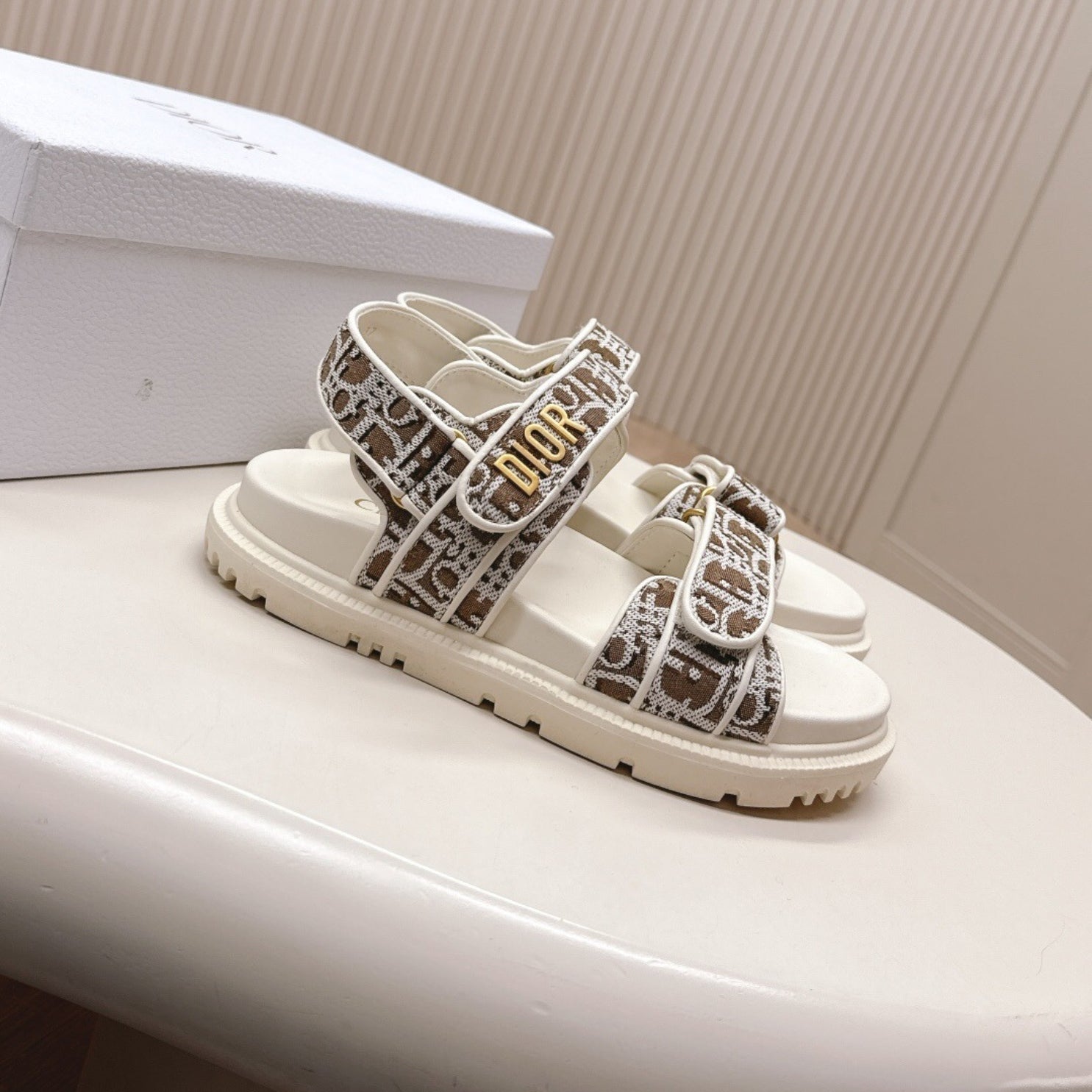 Dio Dioract White and Brown Sandal