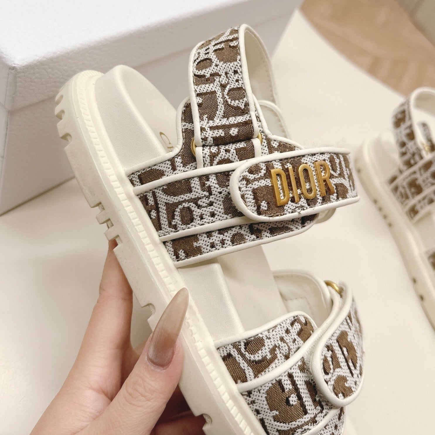 Dio Dioract White and Brown Sandal