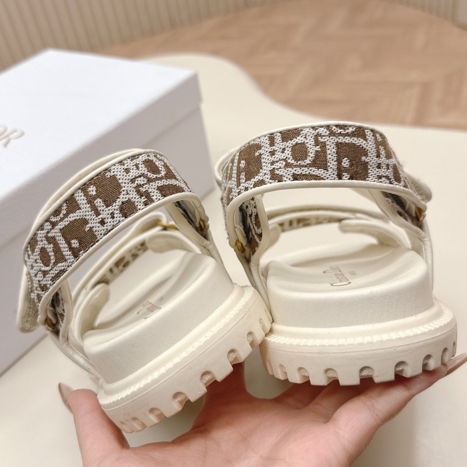 Dio Dioract White and Brown Sandal
