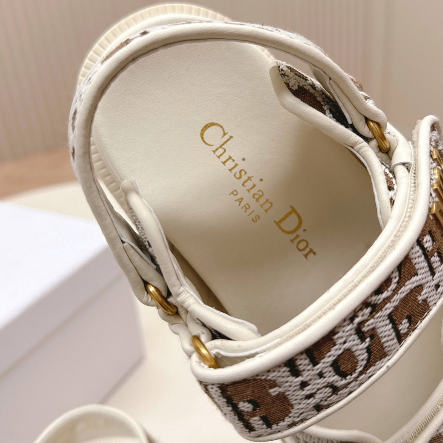 Dio Dioract White and Brown Sandal