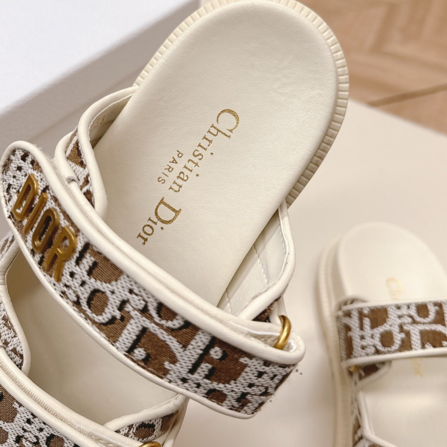 Dio Dioract Slide Sandal White and Brown