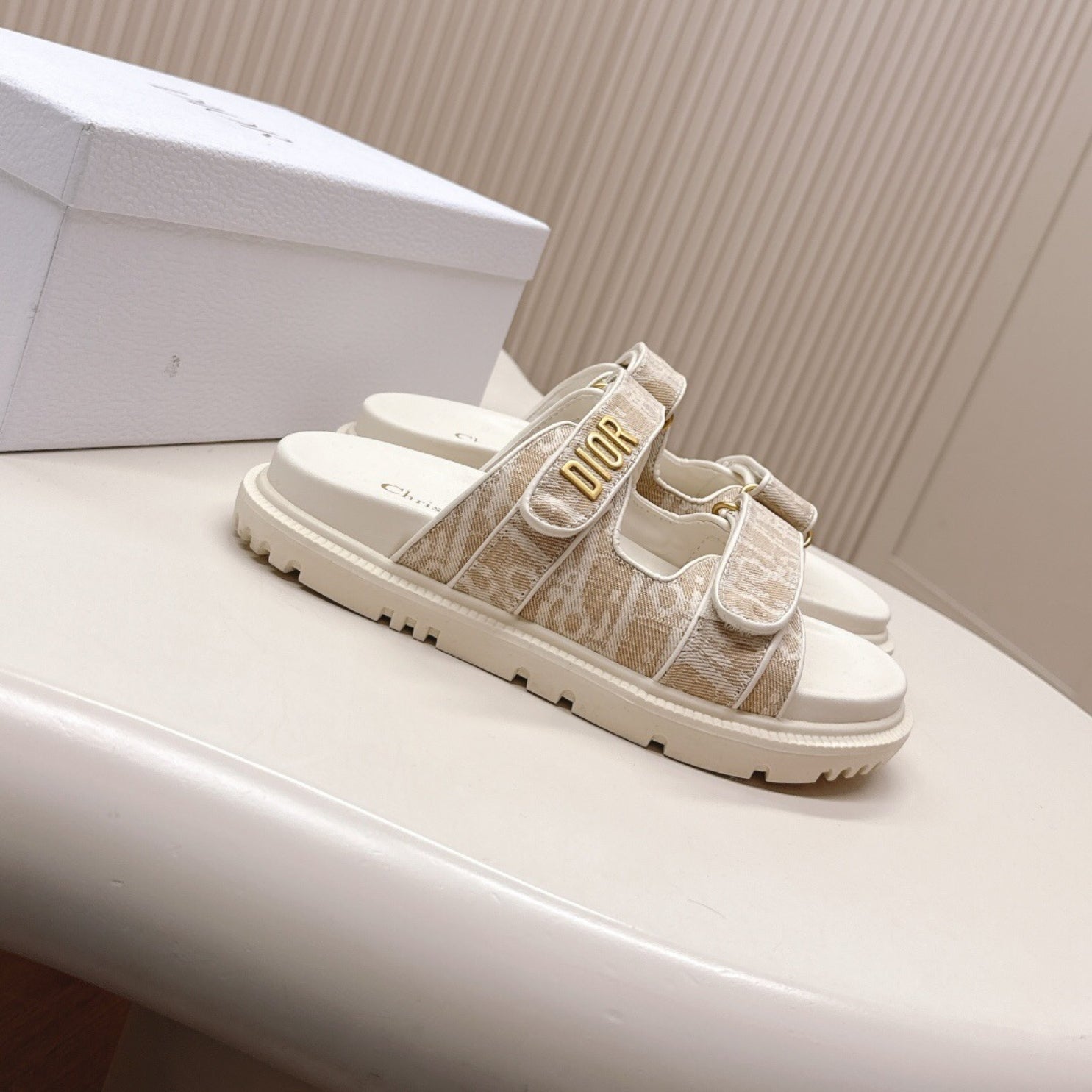 Dio Dioract Slide Sandal White and Beige