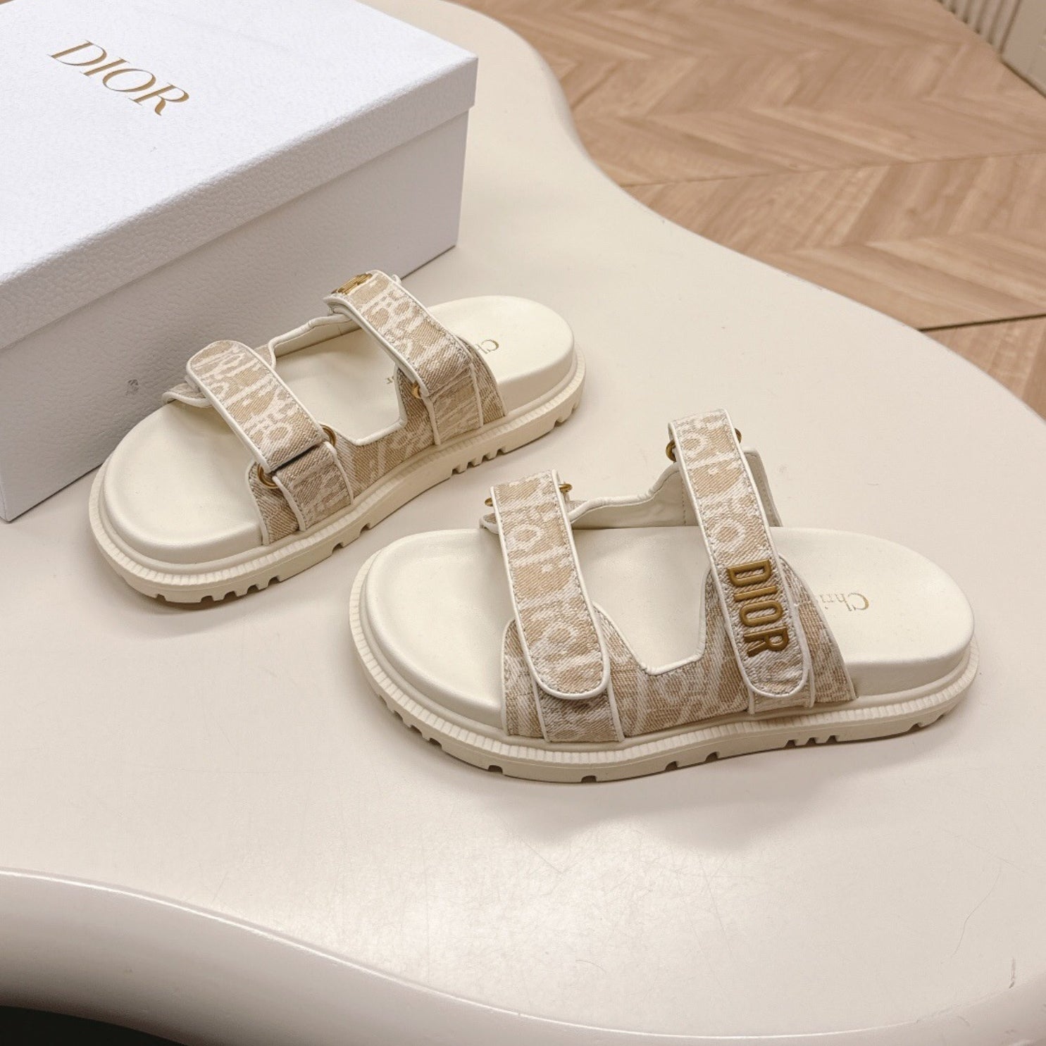 Dio Dioract Slide Sandal White and Beige