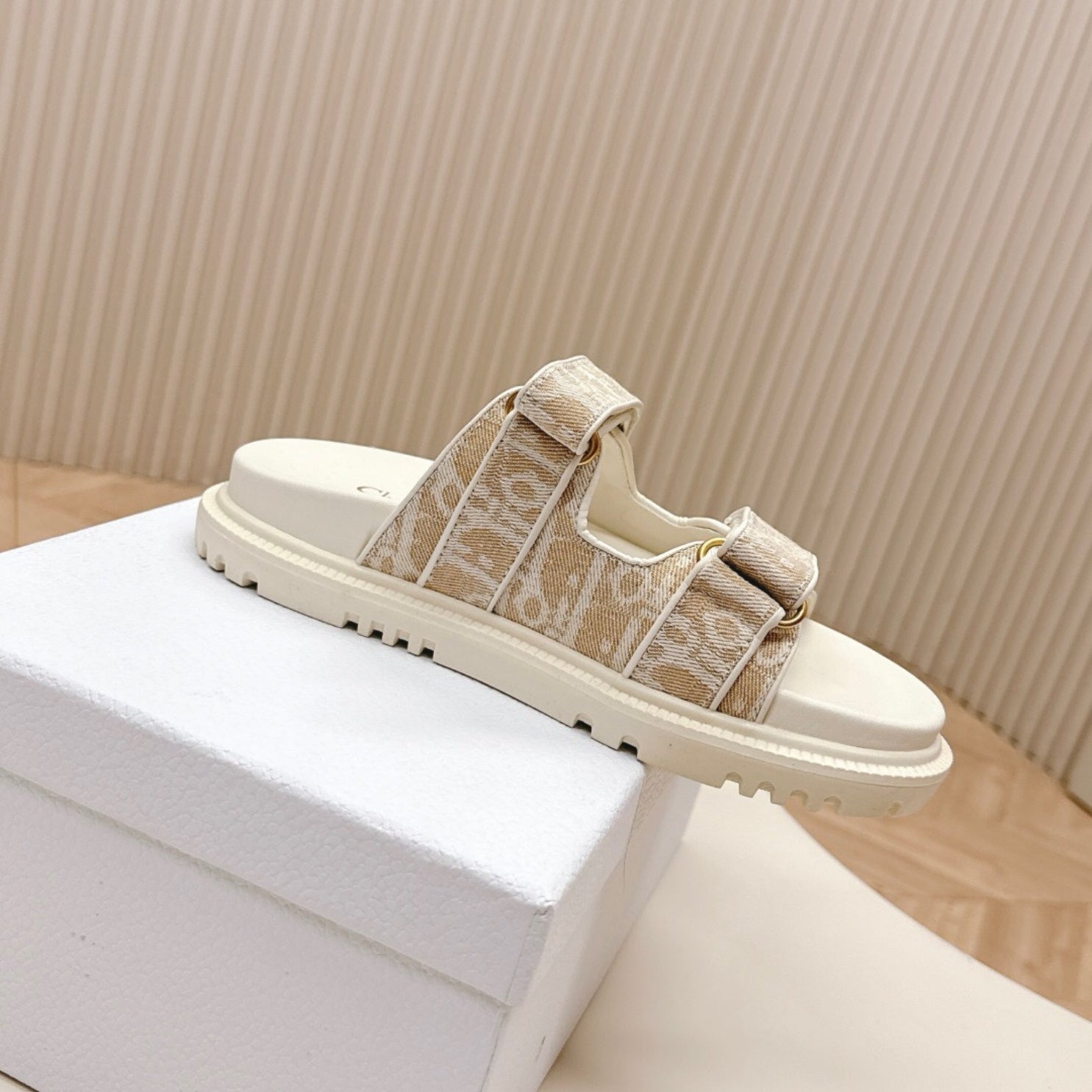 Dio Dioract Slide Sandal White and Beige