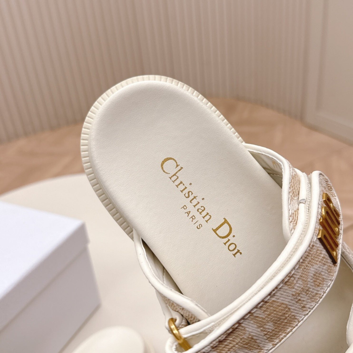Dio Dioract Slide Sandal White and Beige
