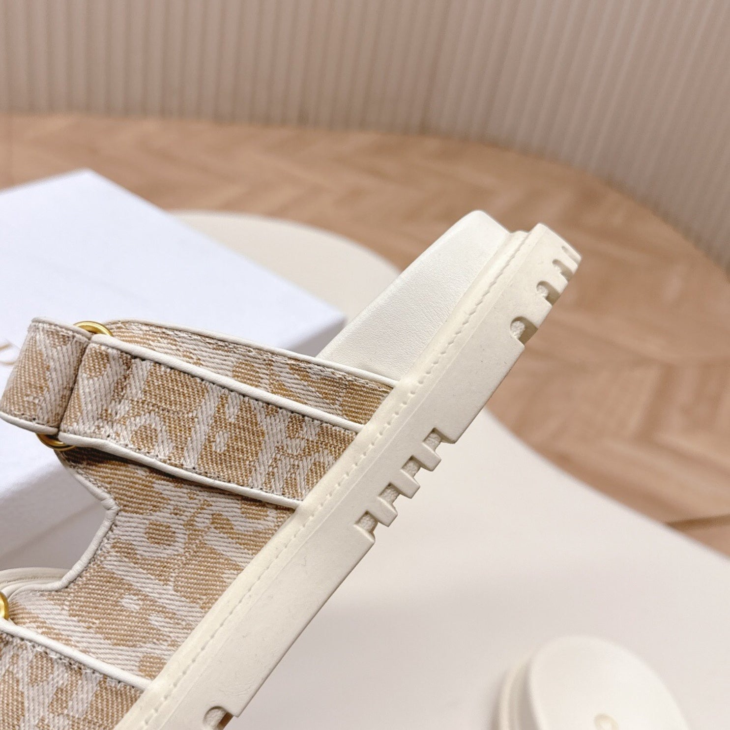 Dio Dioract Slide Sandal White and Beige