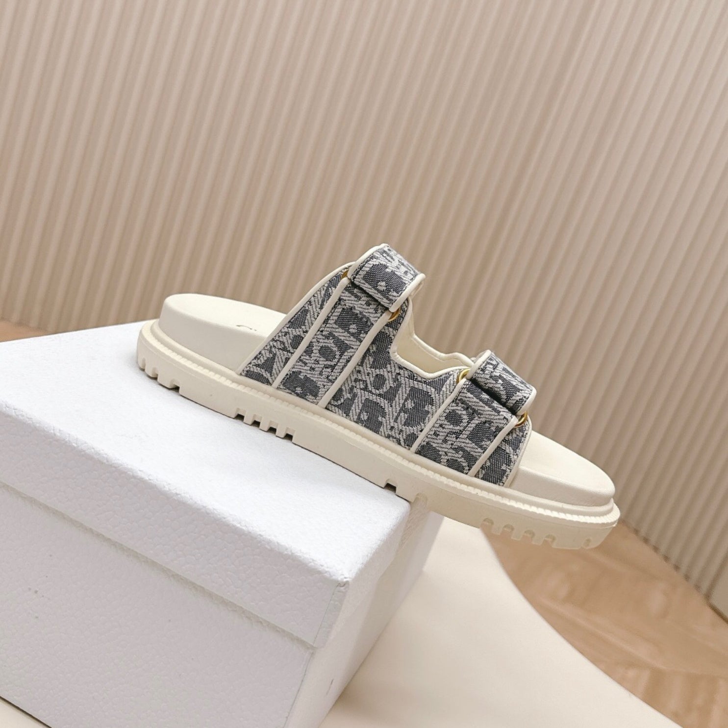 Dio Dioract Slide Sandal White and Gray