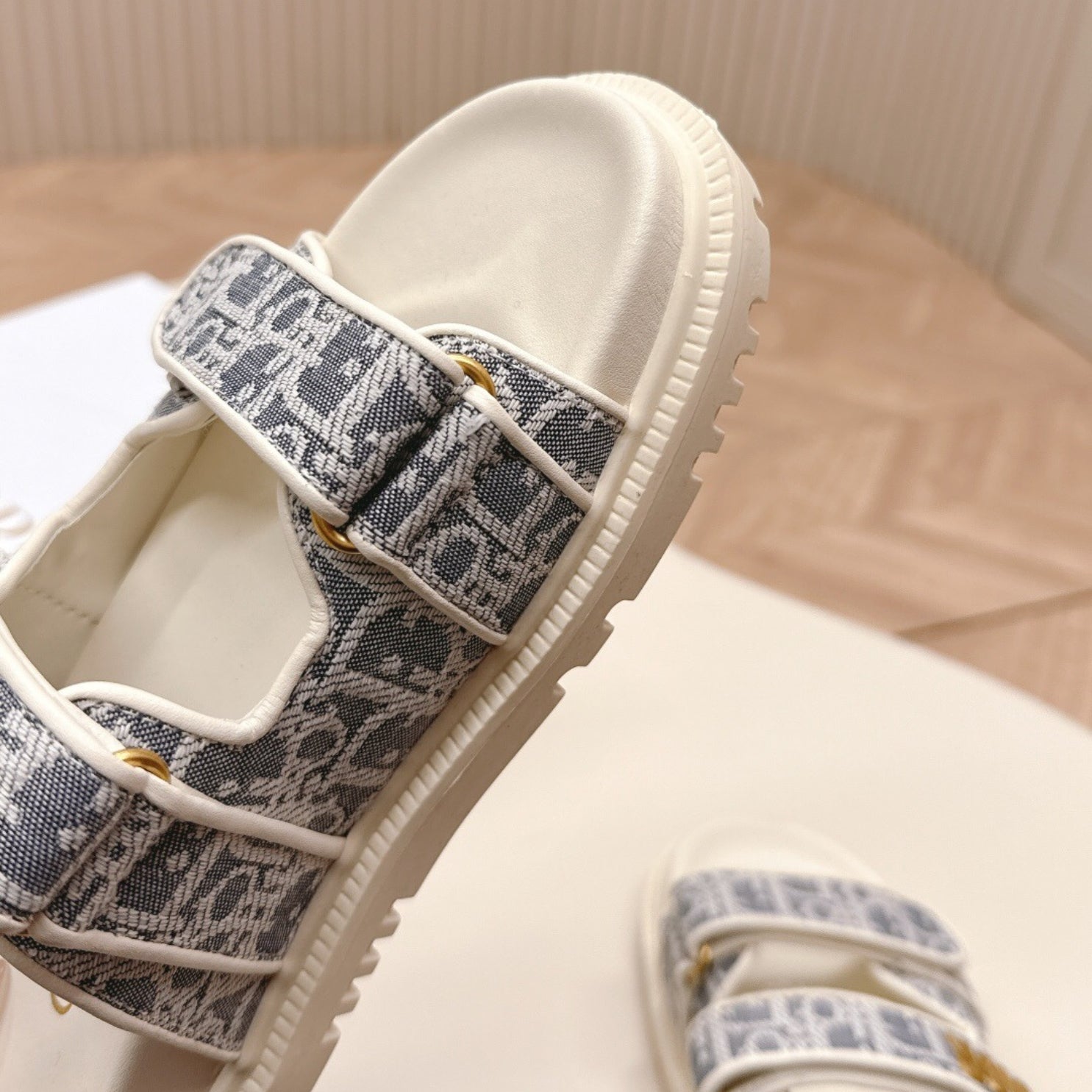 Dio Dioract Slide Sandal White and Gray