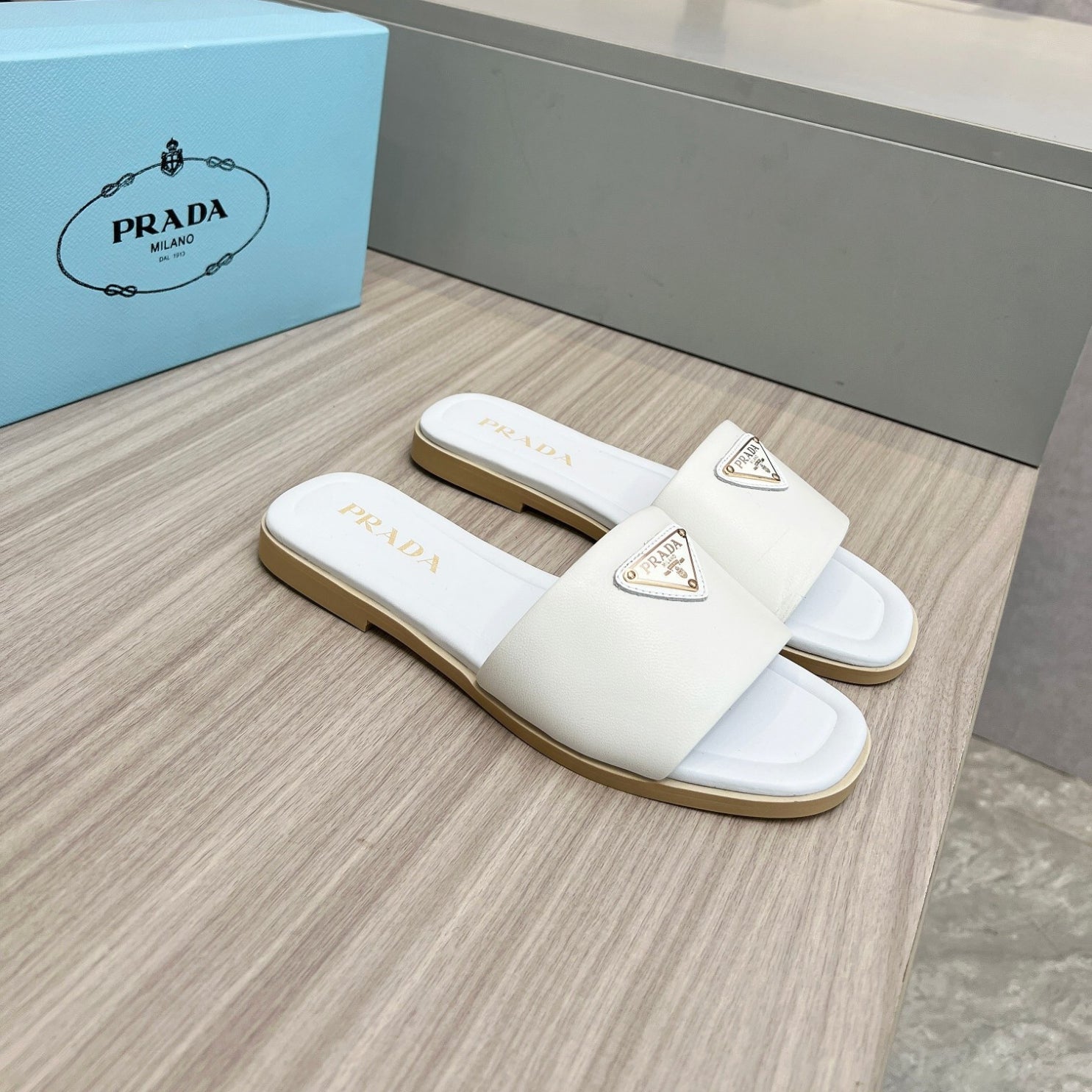 PRD White leather sandal with logo