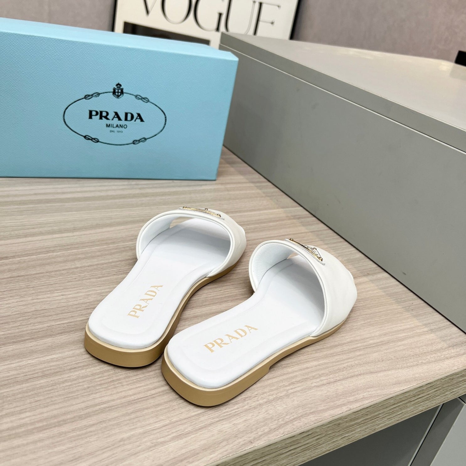 PRD White leather sandal with logo