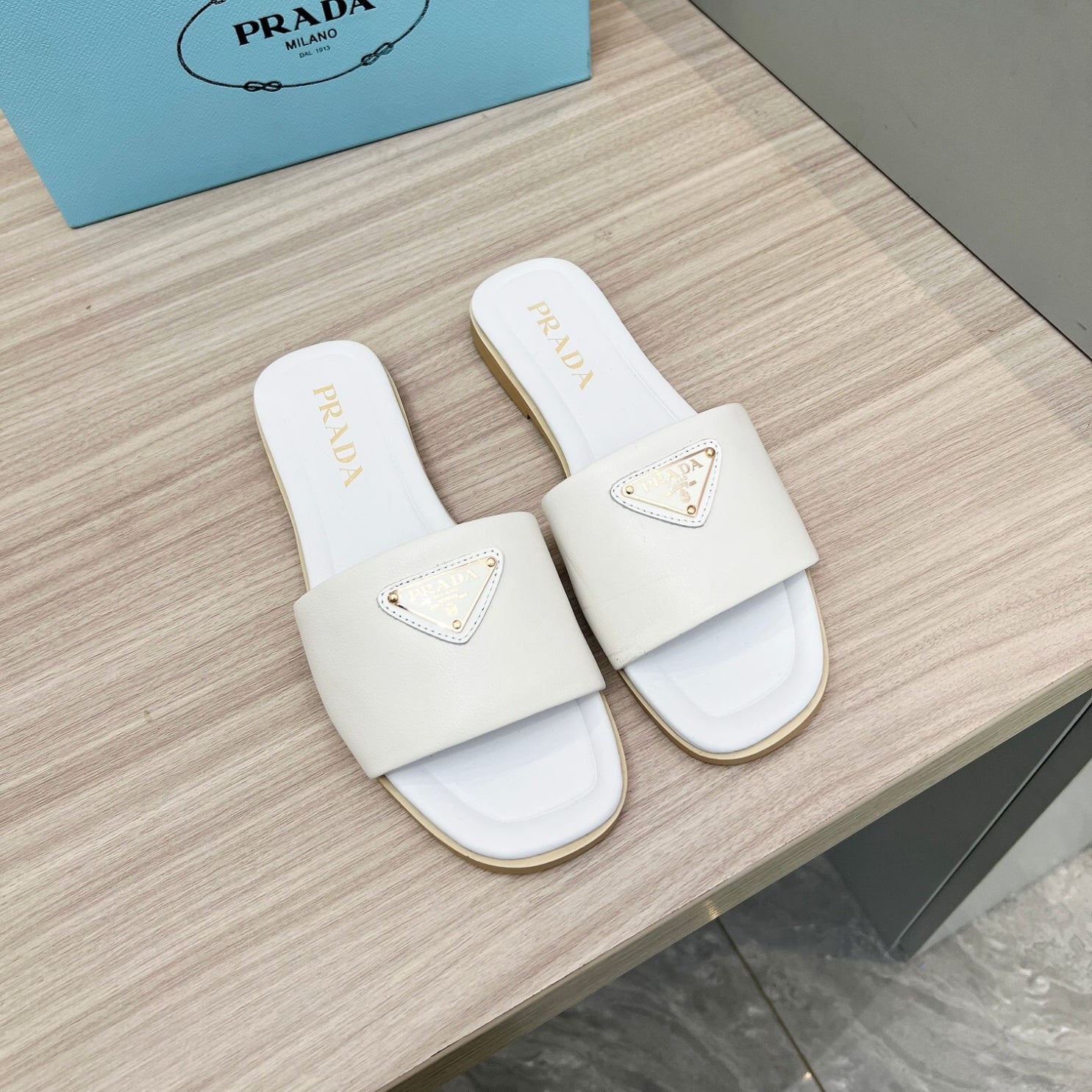 PRD White leather sandal with logo