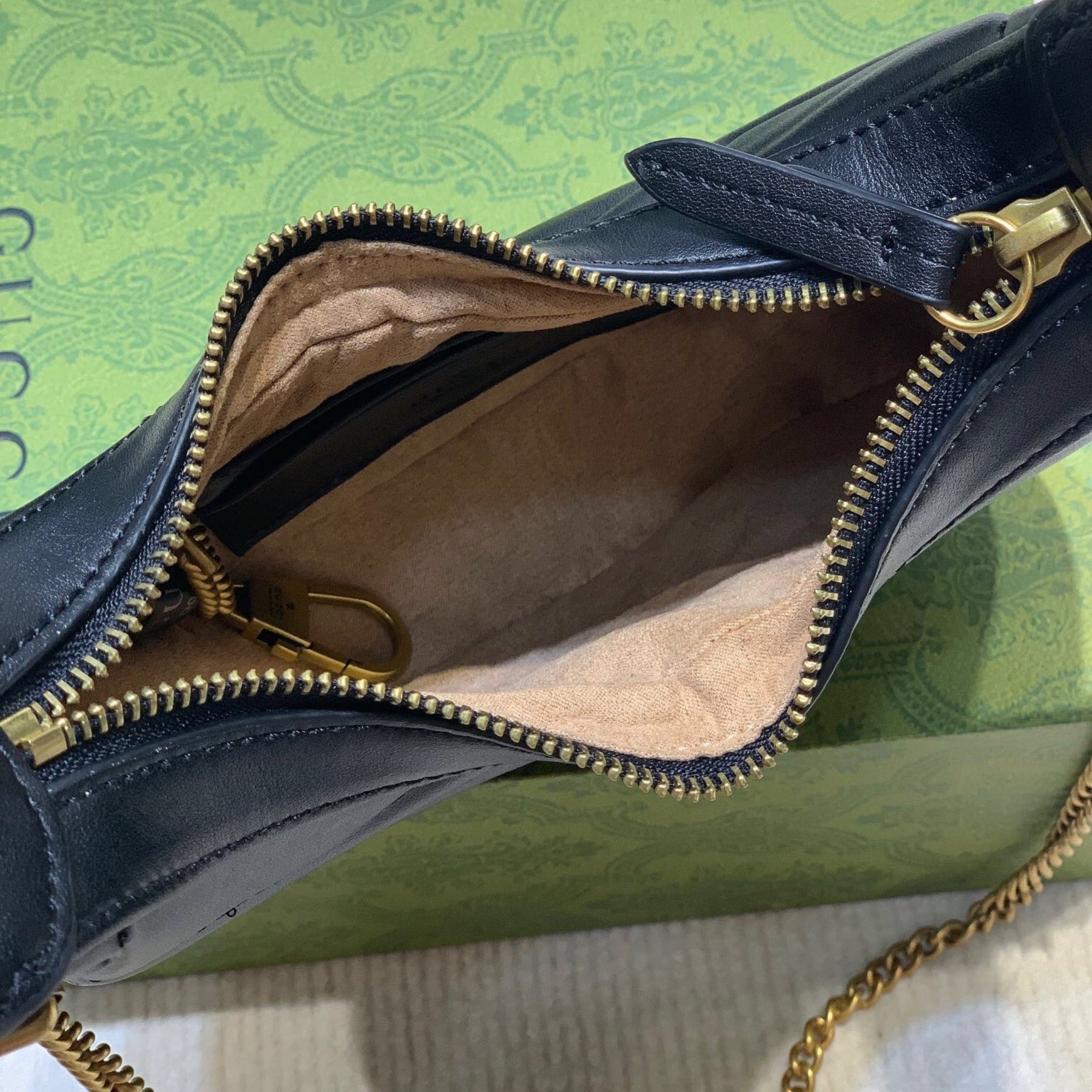 Bolsa GG Marmont Mini half-moon Preta 21cm