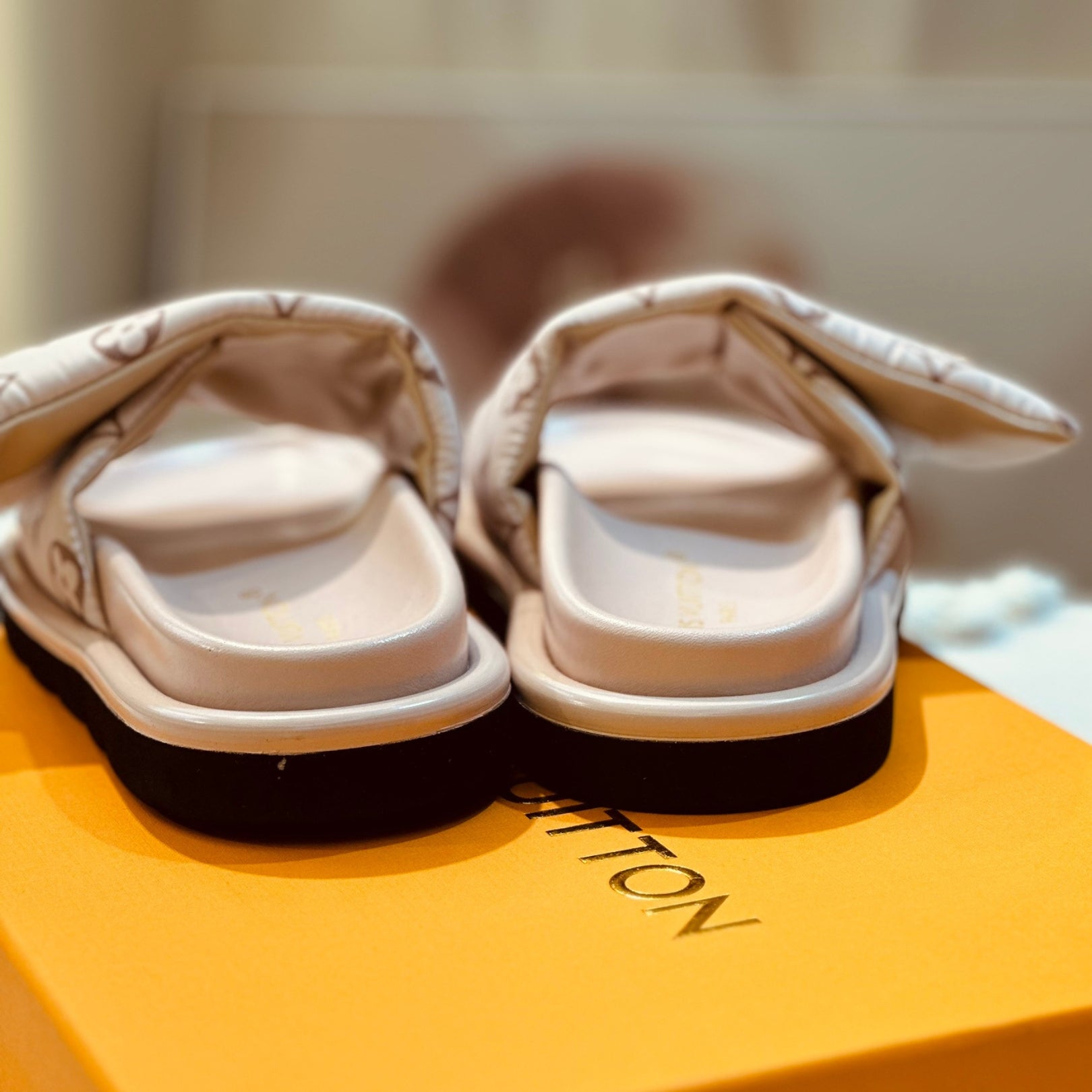 Lv pool pillow flat comfort Beige flip flops