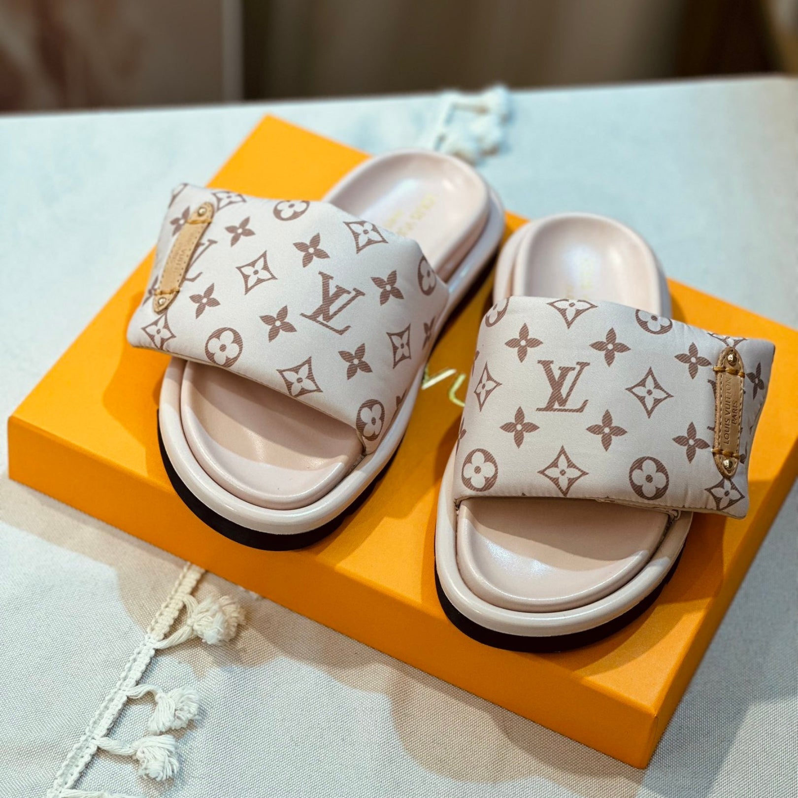 Lv pool pillow flat comfort Beige flip flops