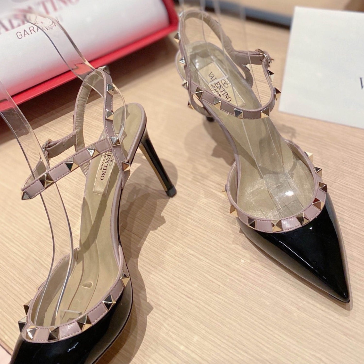 VLT Black Leather Pumps with 9cm Heel Details