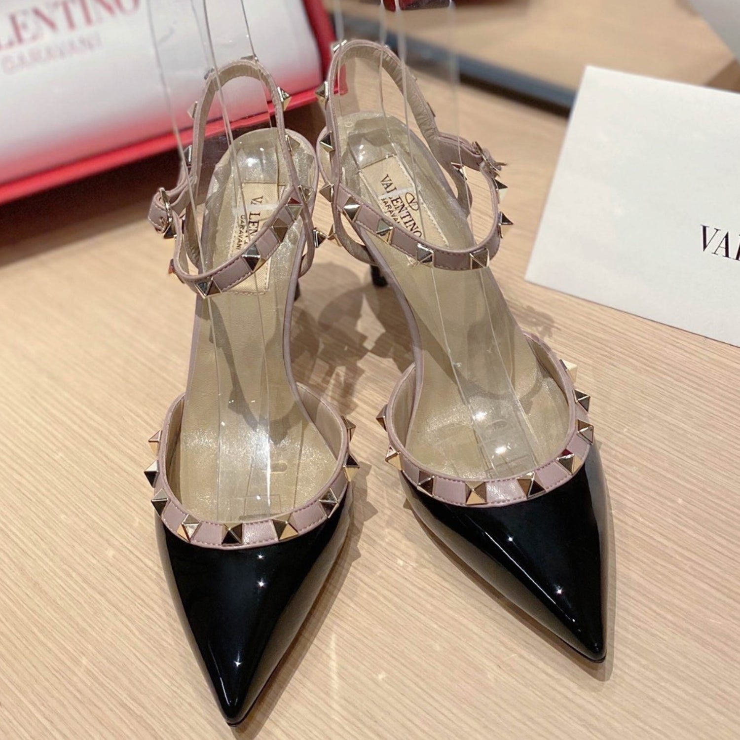 VLT Black Leather Pumps with 9cm Heel Details