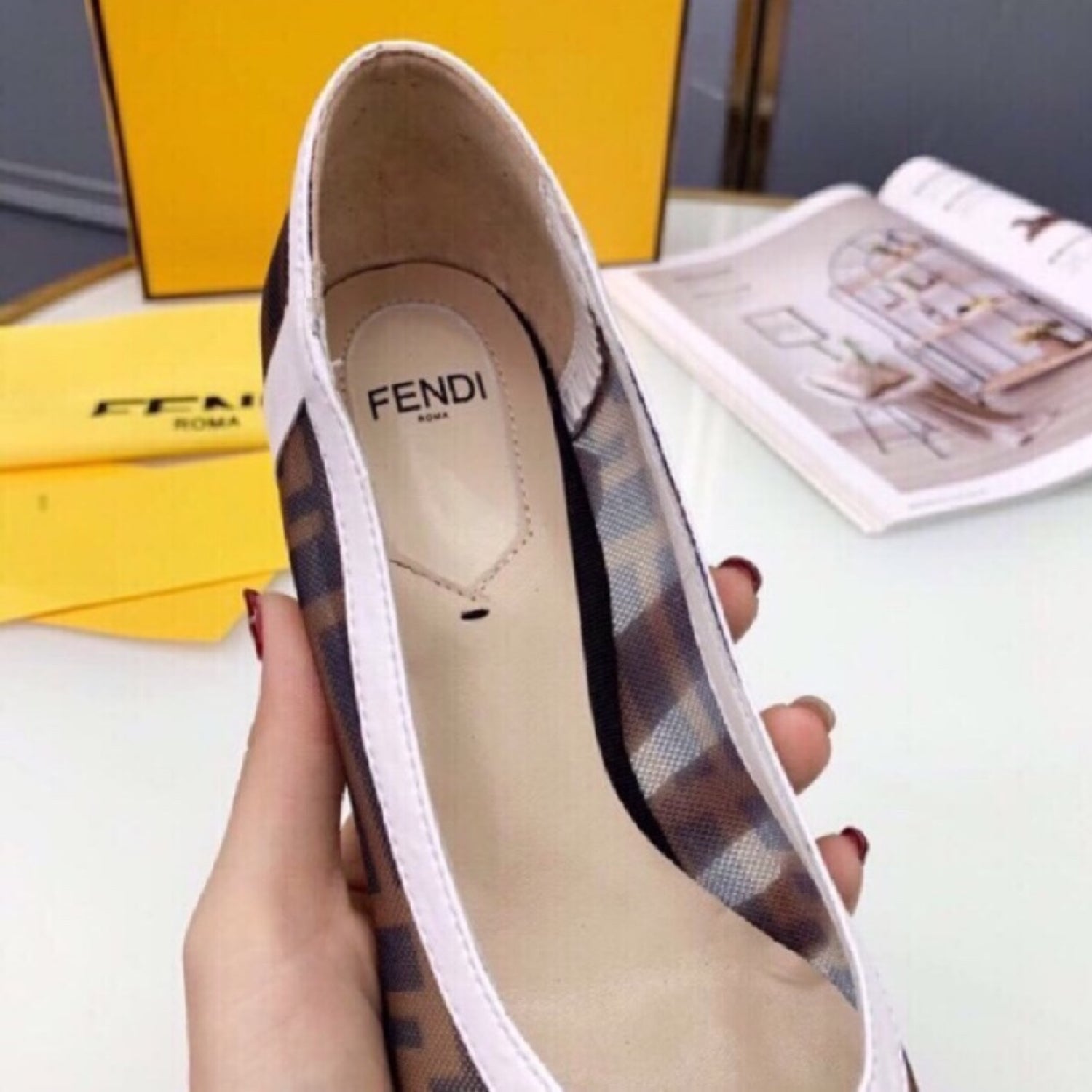 FND Canvas Pumps with white and black leather and 8cm heel
