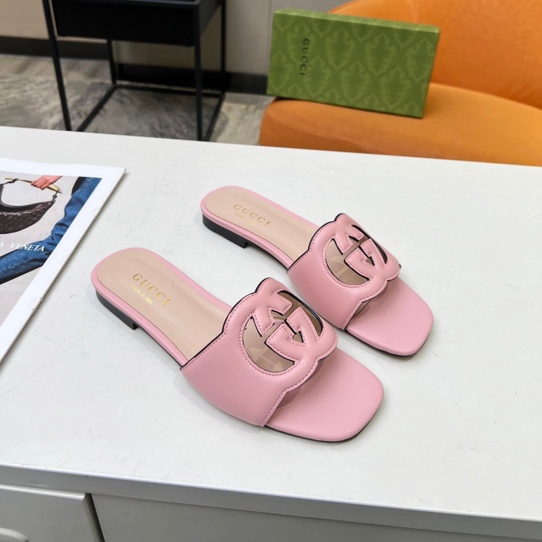 Sandália GG de couro com Interlocking GG Rosa