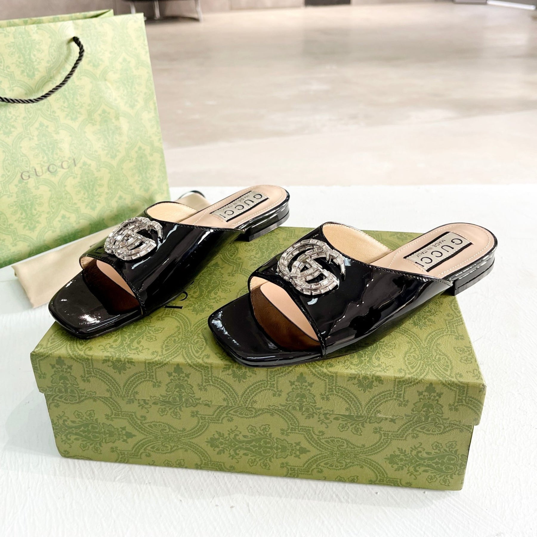 Sandália GG flat com Double GG Preto