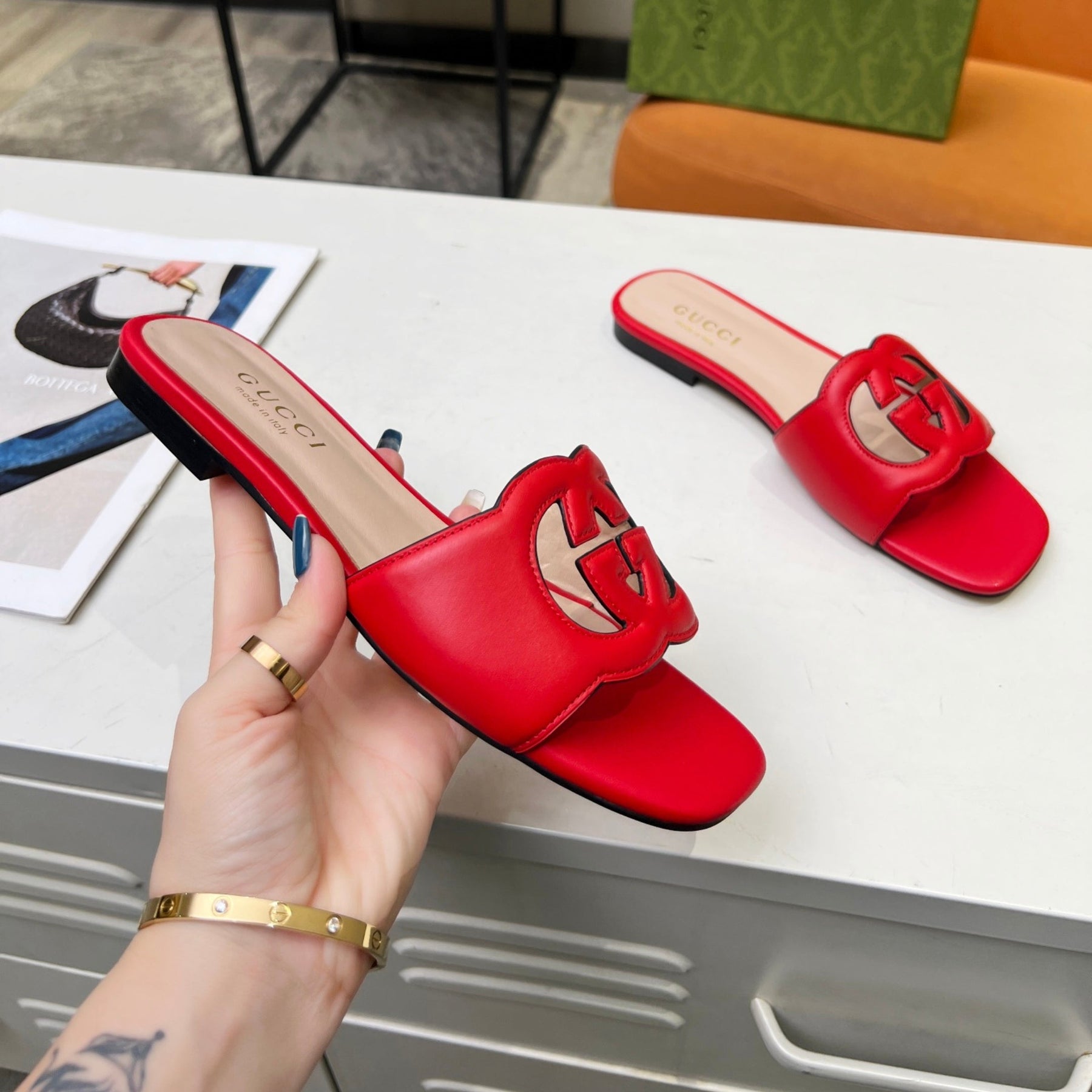 Sandália GG de couro com Interlocking GG Vermelha