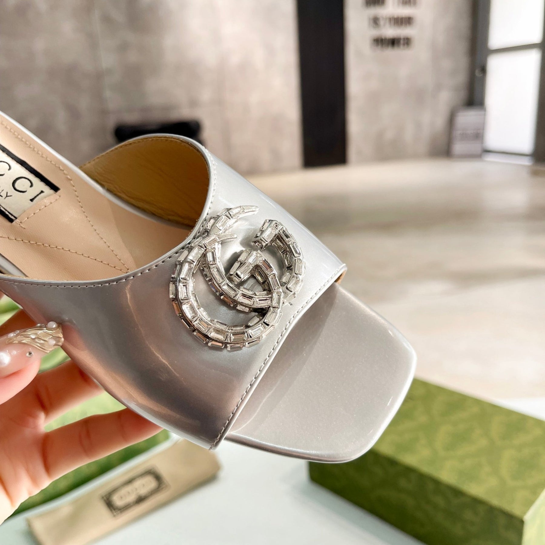 Sandália GG flat com Double GG Prata