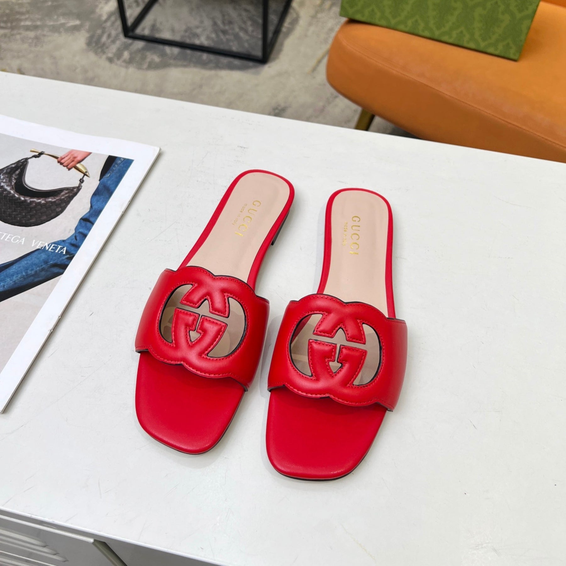 Sandália GG de couro com Interlocking GG Vermelha