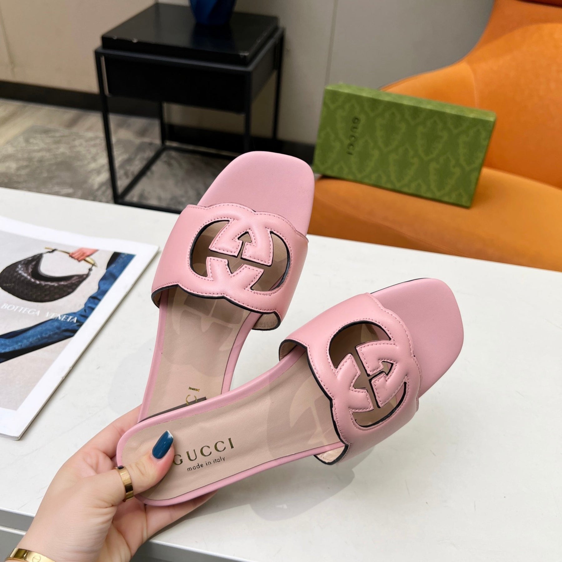 Sandália GG de couro com Interlocking GG Rosa