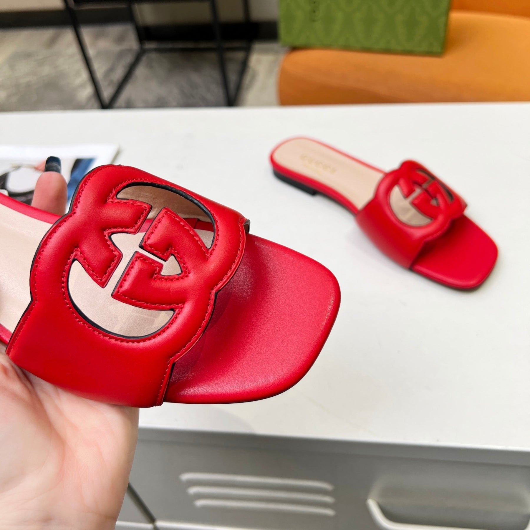 Sandália GG de couro com Interlocking GG Vermelha