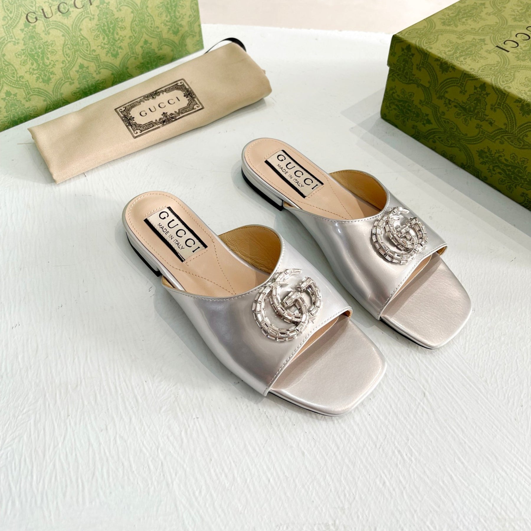 Sandália GG flat com Double GG Prata